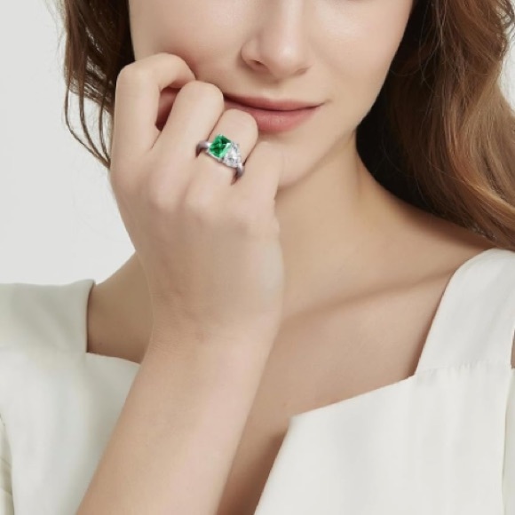 14k Pear and Emerald Toi Et Moi Ring - Picture 7 of 10